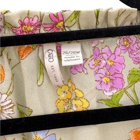 Cato Women's Plus Size Green V Neck Floral Blouse Top Size 26/28 - Picture 4 of 7